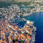 Daire Luxury Bonbon Next To Banje And Old Town, Great Location *