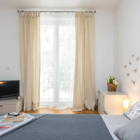 Luxury Bonbon Next To Banje And Old Town, Great Location Apartment